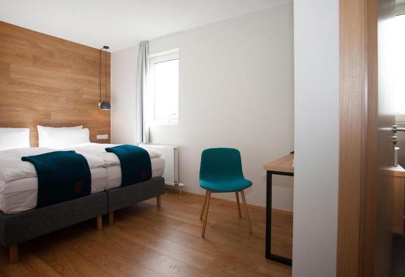 اتاق سوپریور با وان آب گرم, Stracta