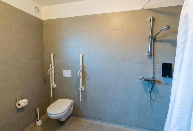 اتاق سوپریور با وان آب گرم, Stracta