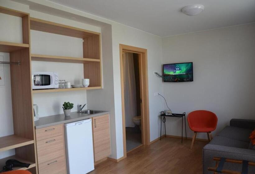 استودیوی استاندارد, Stracta