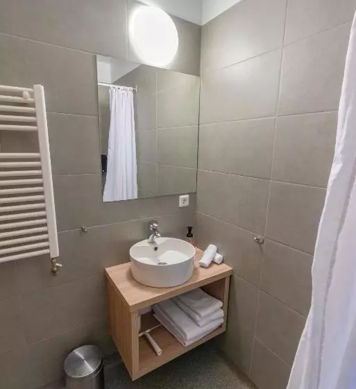 استودیوی استاندارد, Stracta