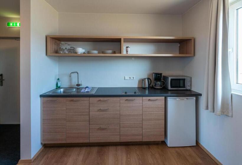 آپارتمان 2 خوابه, Stracta