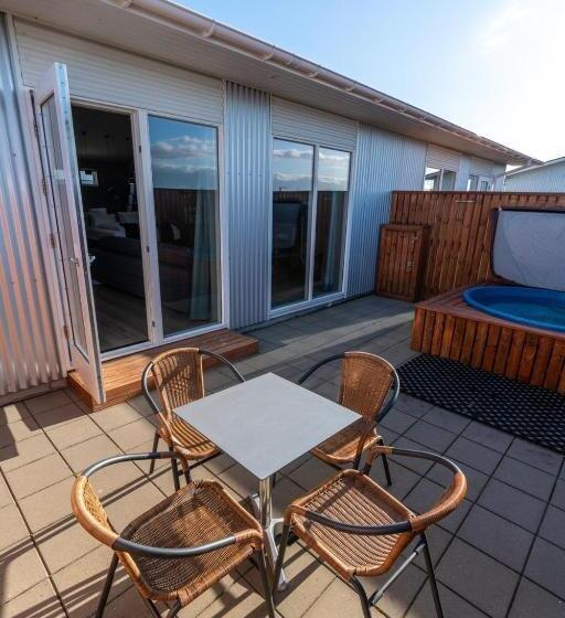 سوییت لوکس, Stracta