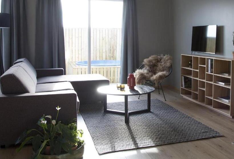 سوییت لوکس, Stracta