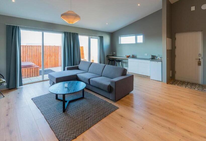 سوییت لوکس, Stracta