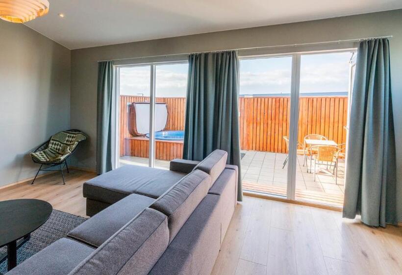 سوییت لوکس, Stracta