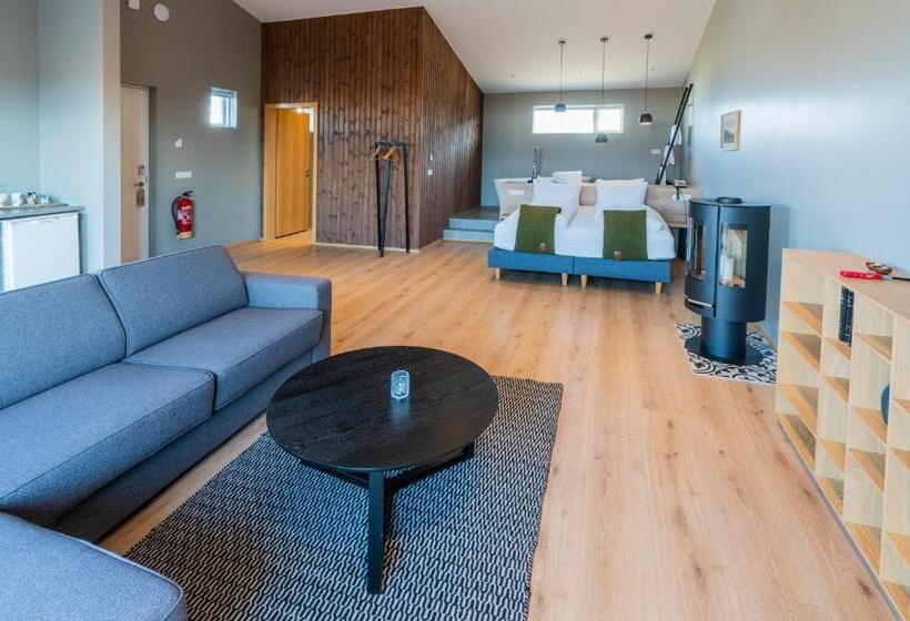 سوییت لوکس, Stracta