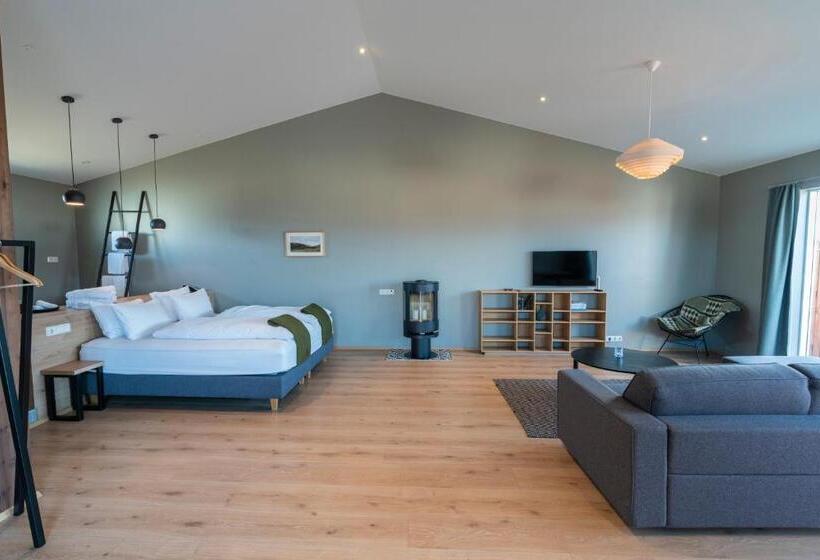 سوییت لوکس, Stracta