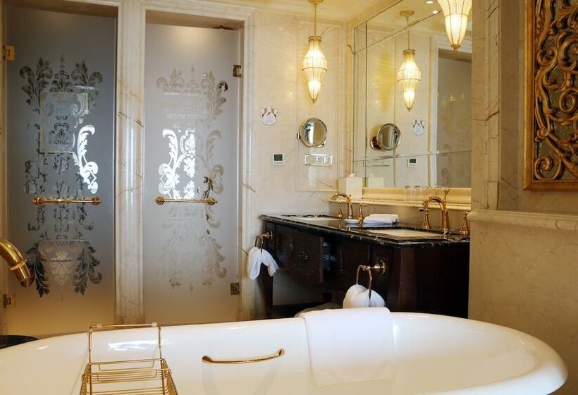 غرفة ديلوكس مطلّة علي البحر, The Castle Hotel, A Luxury Collection Hotel, Dalian