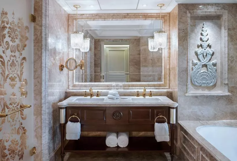 マウンテンビューデラックスルーム, The Castle Hotel, A Luxury Collection Hotel, Dalian