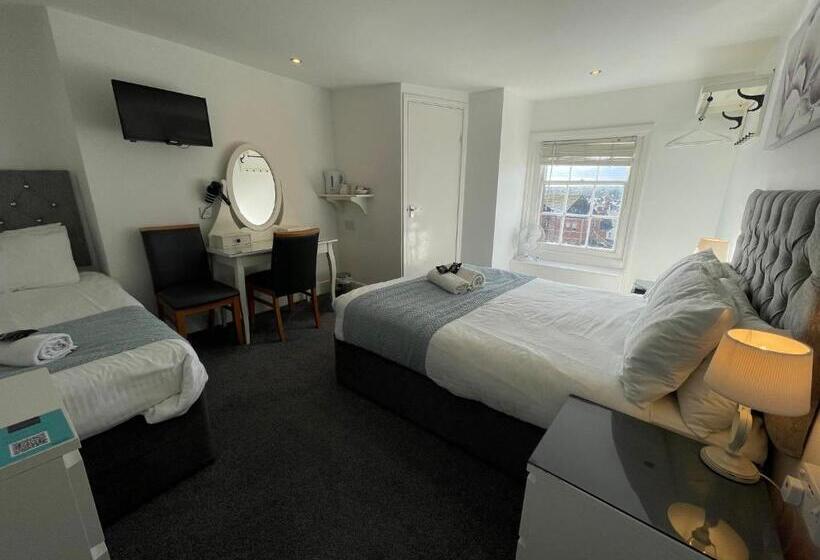 Семейный Номер, The Jubilee Hotel East With Spa Facilities