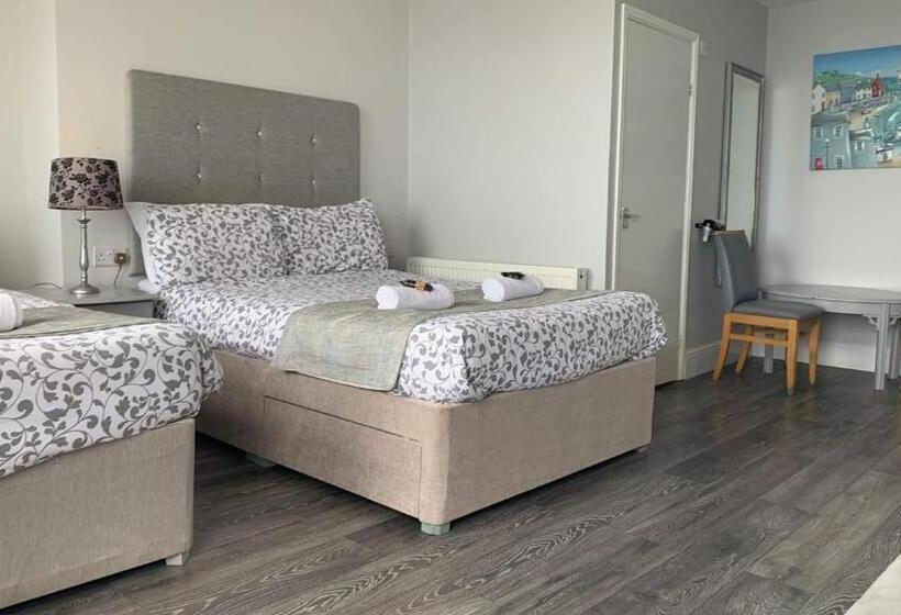 חדר משפחתי נוף לים, The Jubilee Hotel East  With Spa Facilities