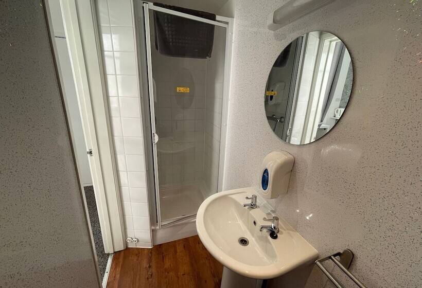 Семейный Номер, The Jubilee Hotel East With Spa Facilities