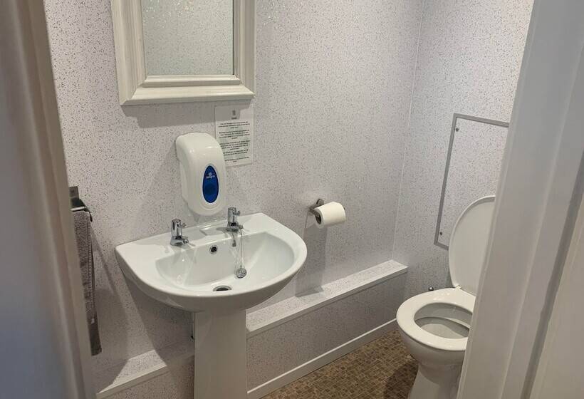 Семейный Номер, The Jubilee Hotel East With Spa Facilities