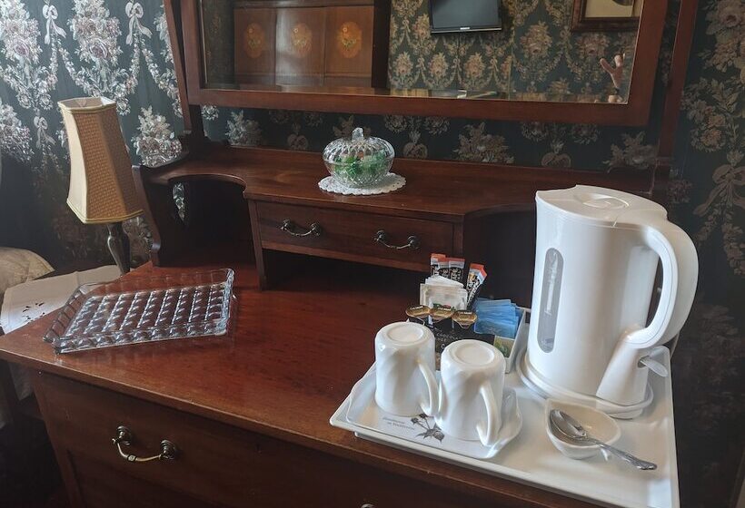 اتاق کلاسیک, The Sycamore Guest House