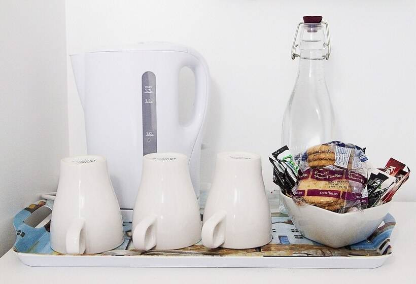 غرفة عائلية, Timrick Lodge