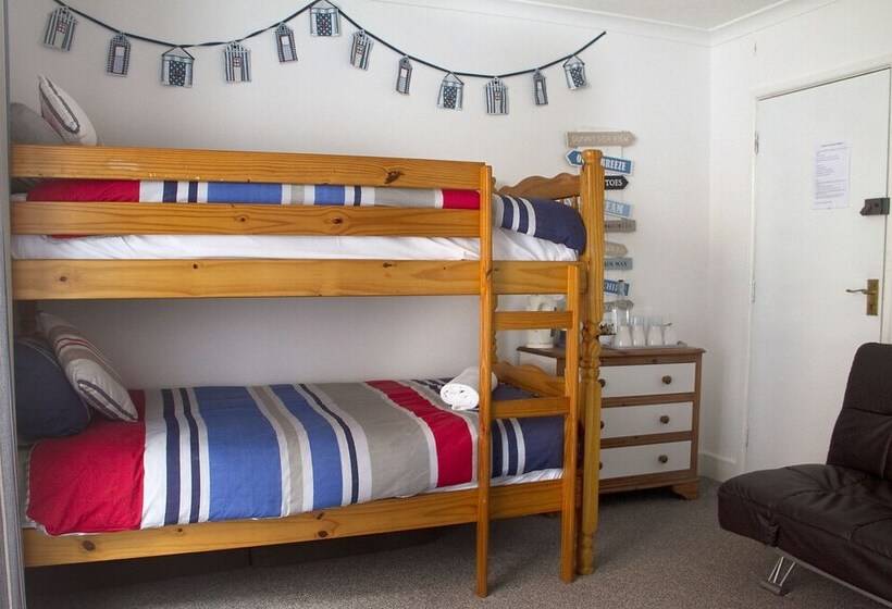 غرفة عائلية, Timrick Lodge