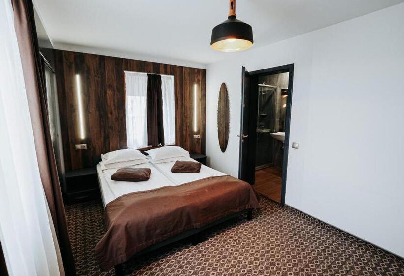 标准三人间, Pension Belascu