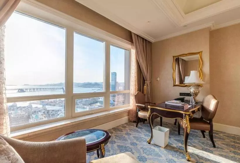 キングサイズベッドのデラックスルーム, The Castle Hotel, A Luxury Collection Hotel, Dalian