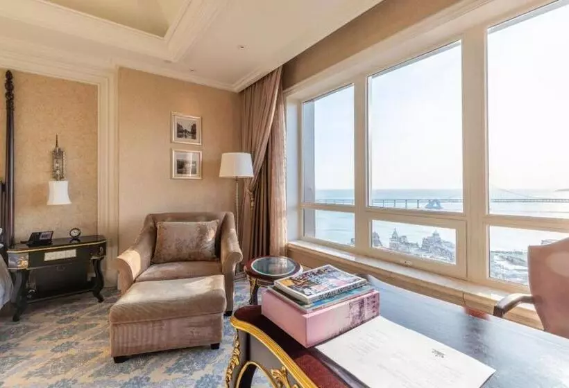 キングサイズベッドのデラックスルーム, The Castle Hotel, A Luxury Collection Hotel, Dalian
