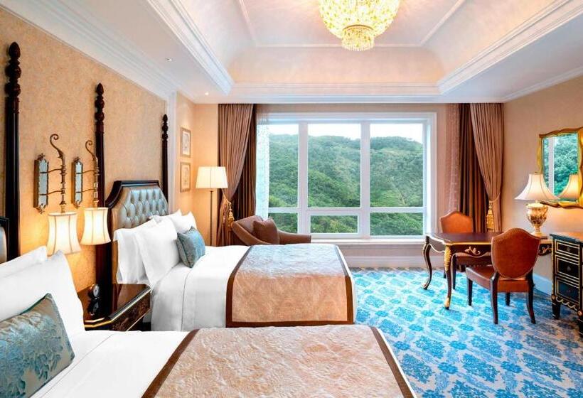 Номер Deluxe Вид на Горы, The Castle Hotel, A Luxury Collection Hotel, Dalian