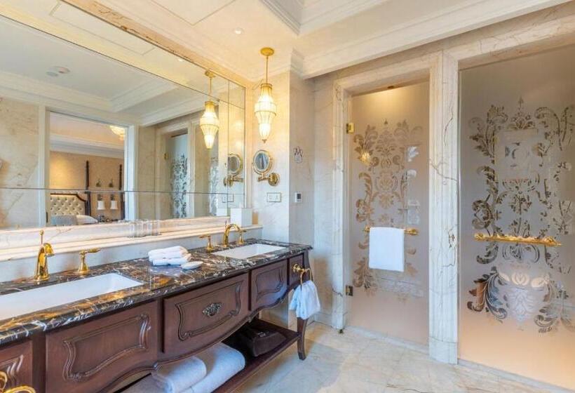 غرفة ديلوكس مطلة على الجبل, The Castle Hotel, A Luxury Collection Hotel, Dalian