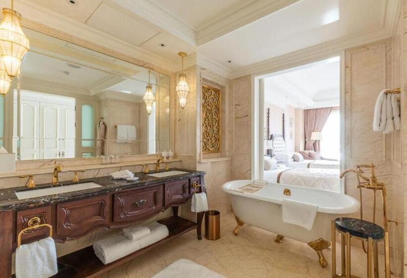 غرفة ديلوكس مطلّة علي البحر, The Castle Hotel, A Luxury Collection Hotel, Dalian