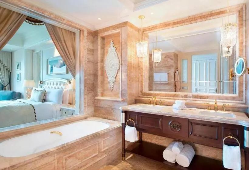 キングサイズベッドのスタンダードルーム, The Castle Hotel, A Luxury Collection Hotel, Dalian