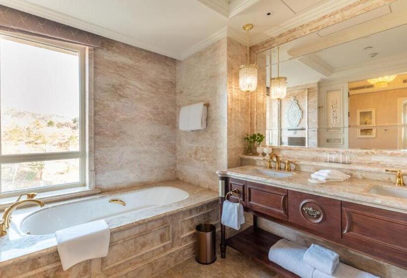 جناح عائلي, The Castle Hotel, A Luxury Collection Hotel, Dalian