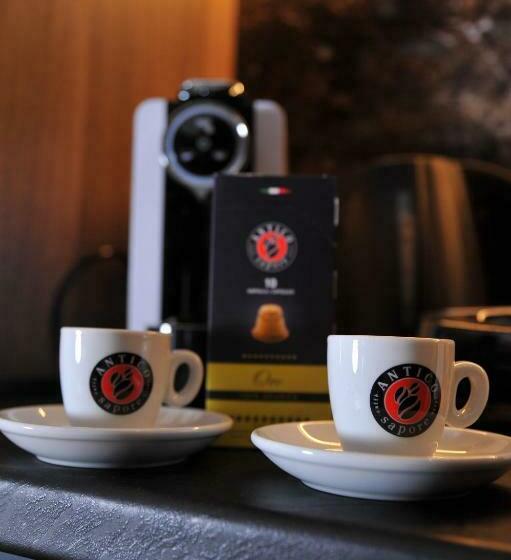 استودیو استاندارد با چشم‌انداز, Family Apart Woodside