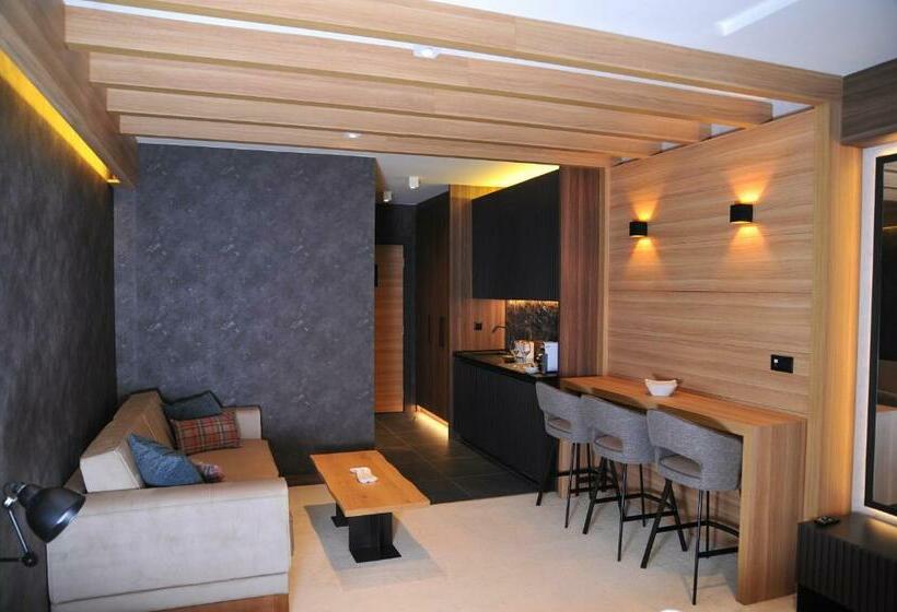 استودیو استاندارد با چشم‌انداز, Family Apart Woodside