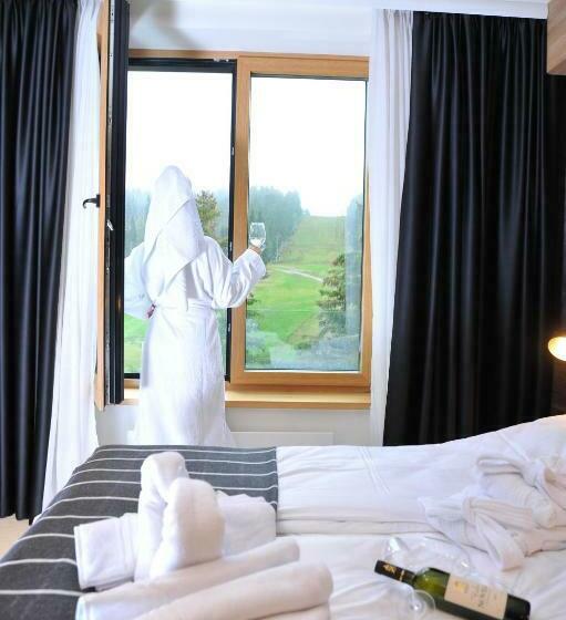 استودیو استاندارد با چشم‌انداز, Family Apart Woodside