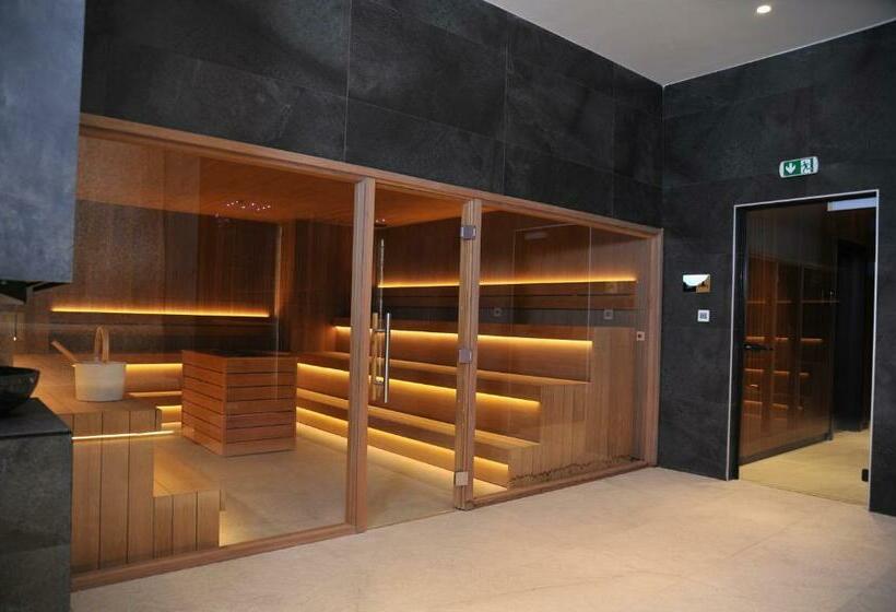 استودیوی استاندارد, Family Apart Woodside