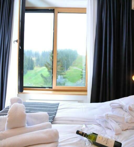 استودیو خانوادگی, Family Apart Woodside