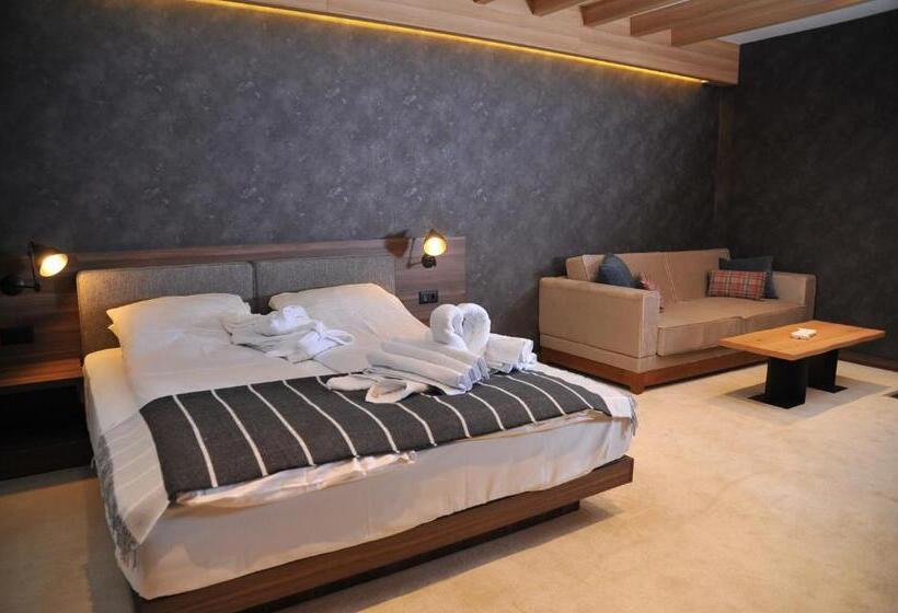 استودیوی استاندارد, Family Apart Woodside