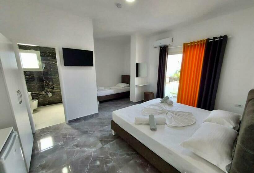 带阳台的三人标准间, Seadel