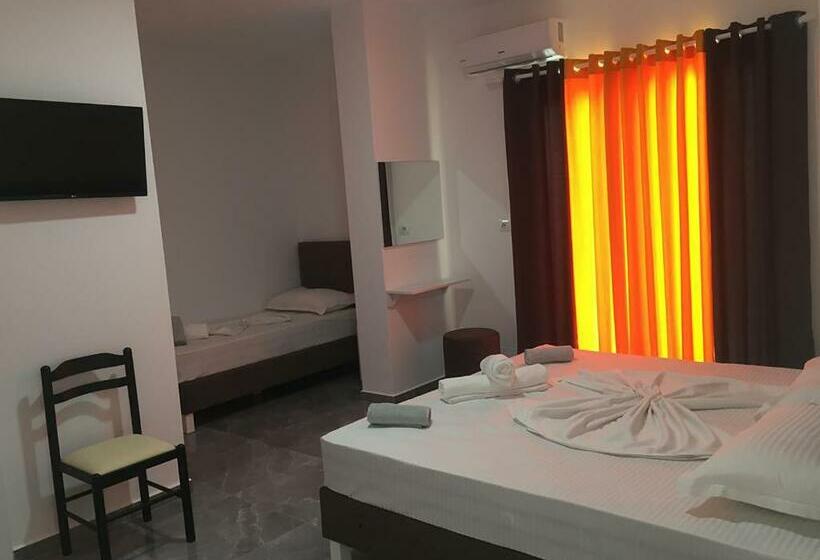 带阳台的三人标准间, Seadel