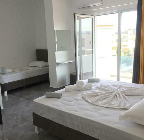 带阳台的三人标准间, Seadel