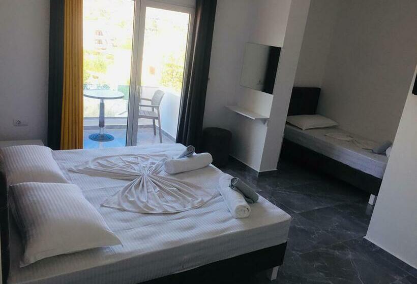 带阳台的三人标准间, Seadel