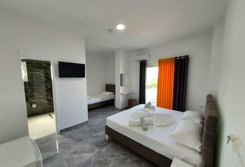 带阳台的三人标准间, Seadel