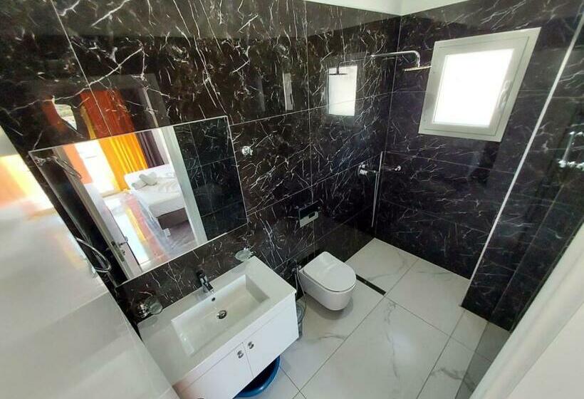 带阳台的三人标准间, Seadel