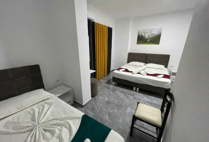 带阳台的三人标准间, Seadel