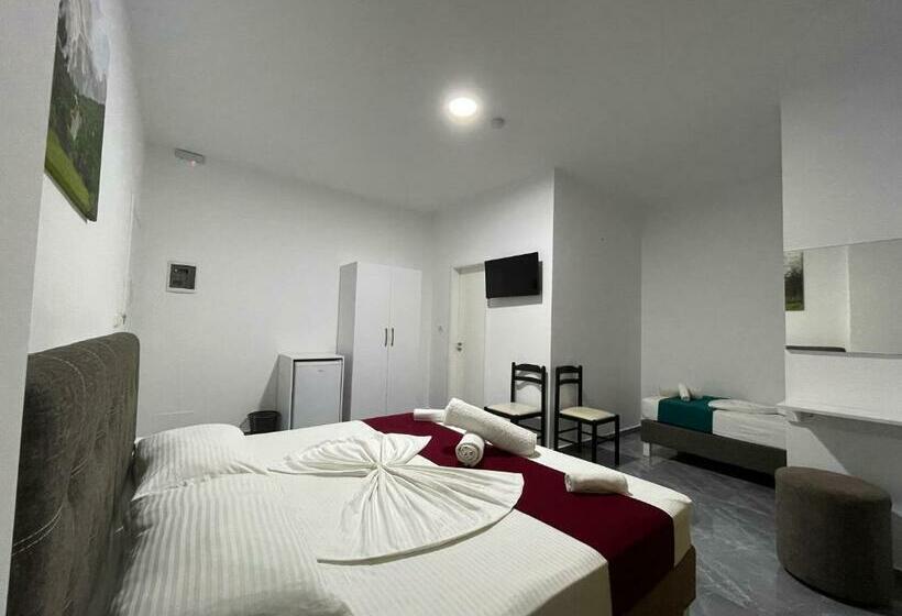 带阳台的三人标准间, Seadel