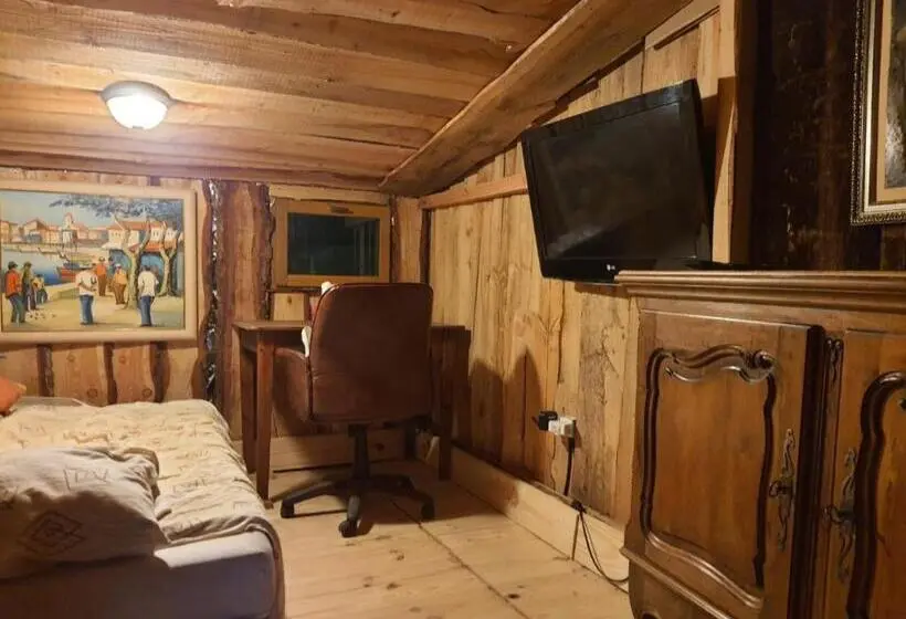 スタンダードルーム, La Cabane, Petite Chambre Agréable Chez L Habitant, Maison Toute En Bois