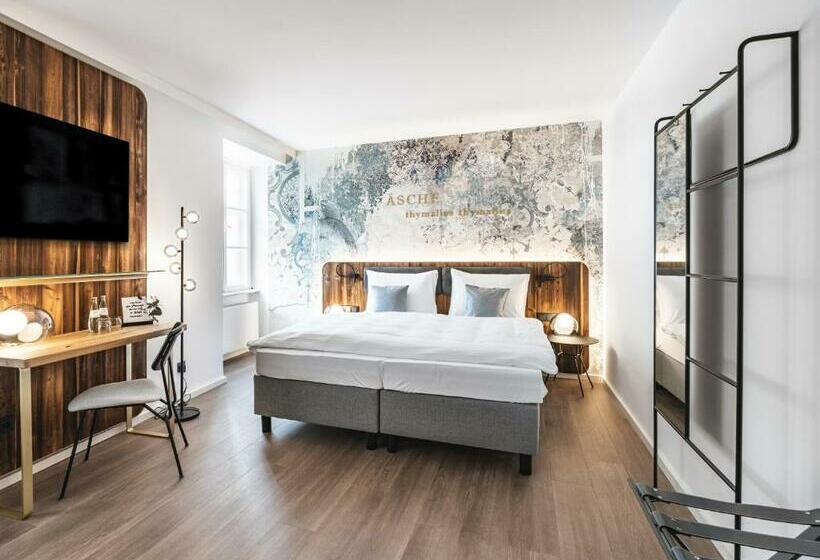 豪华房间, Blauer Bock