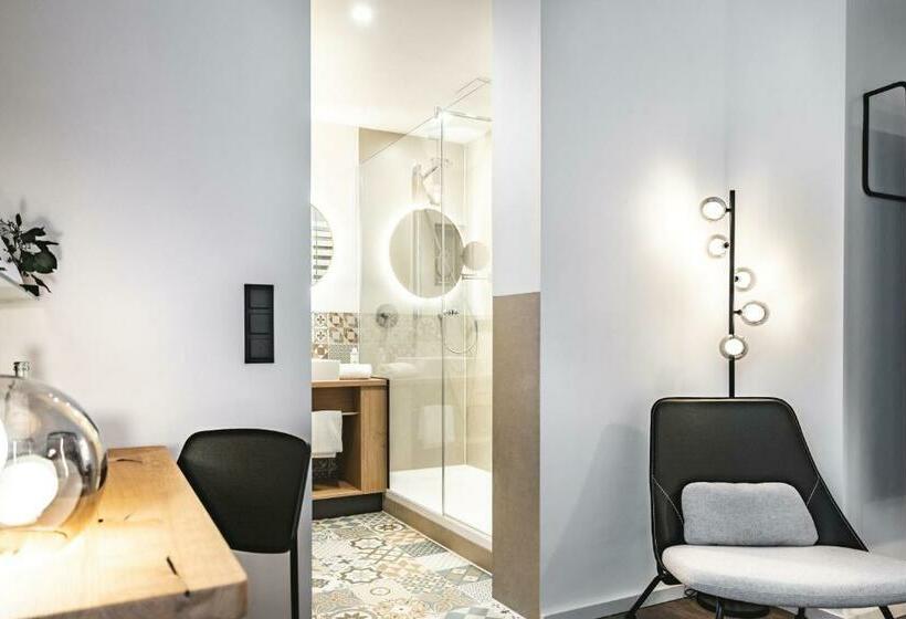 豪华房间, Blauer Bock