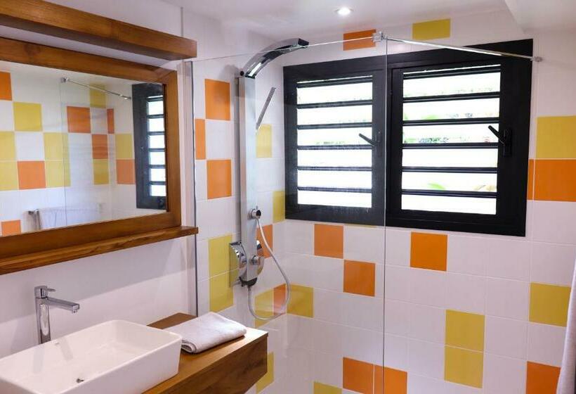 غرفة عائلية, Le Tuit Tuit