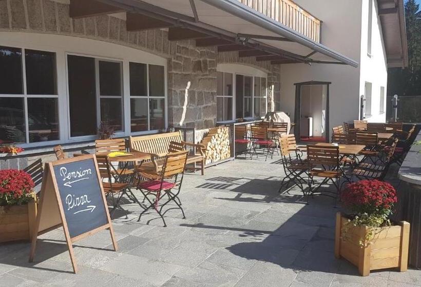 חדר משפחתי, Pension Kricklsäge