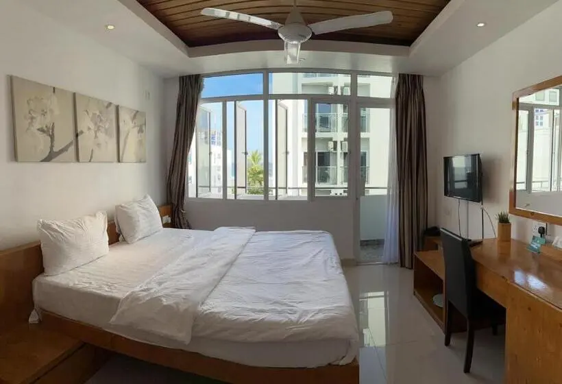 اتاق لوکس با بالکن, Pine Lodge Maldives