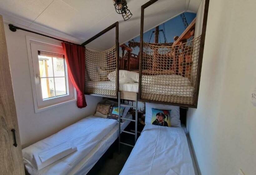 Семейное Бунгало, Seaside Resort