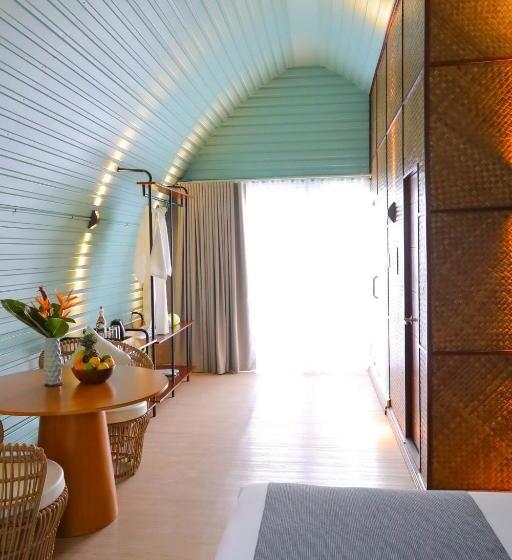 Chata, Unwnd Boutique  Caticlan